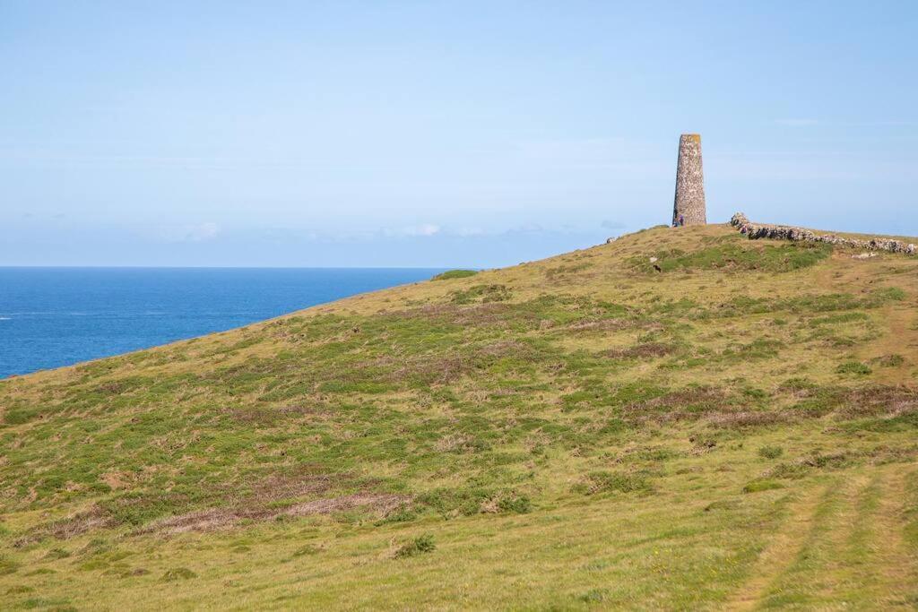 Trethvor House Ensuite Double Room With Free Parking In Quiet Residential Area Padstow Eksteriør billede
